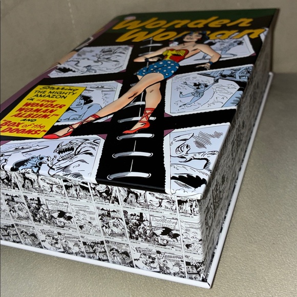 Wonder Woman comic book popcorn tin - Picture 2 of 6